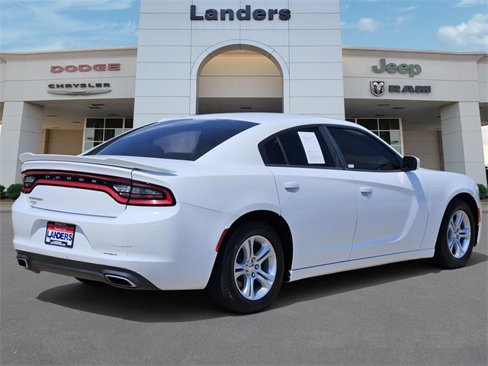 Used 2016 Dodge Charger SE image 4