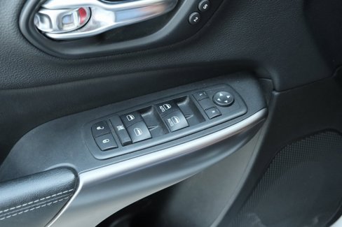 Used 2019 Jeep Cherokee Limited image 6