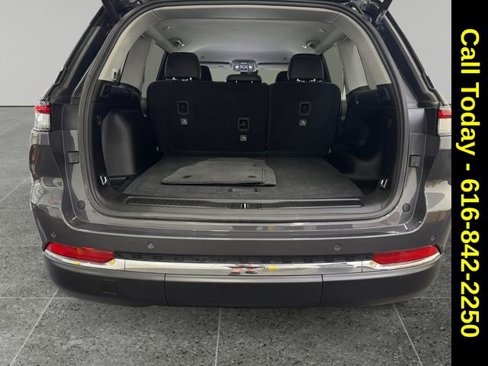 Used 2023 Jeep Grand Cherokee Limited image 20