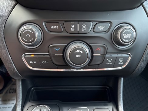 Used 2019 Jeep Cherokee Trailhawk w/ Cold Weather Group image 14