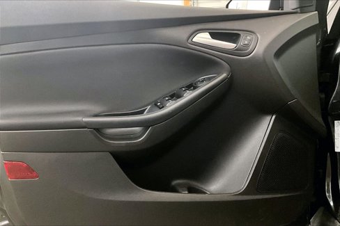 Used 2016 Ford Focus SE w/ Exterior Protection Package image 23