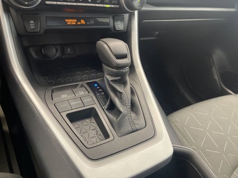 Used 2022 Toyota RAV4 XLE image 25