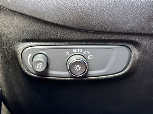Used 2020 Chevrolet Equinox LS w/ LS Convenience Package image 9