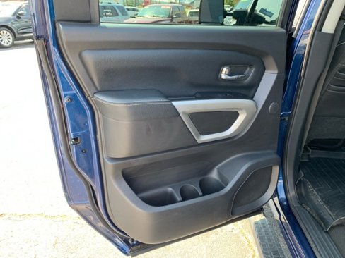Used 2018 Nissan Titan PRO-4X w/ Pro-4x Utility Package image 12