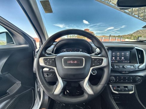 Used 2024 GMC Terrain SLE image 10