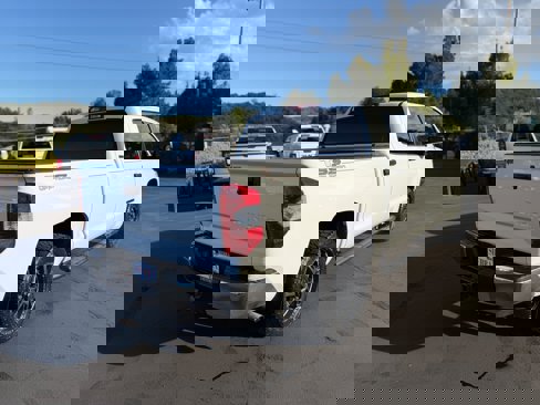 Used 2017 Toyota Tundra SR5 image 6