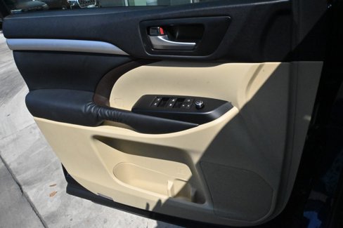 Used 2015 Toyota Highlander XLE image 25