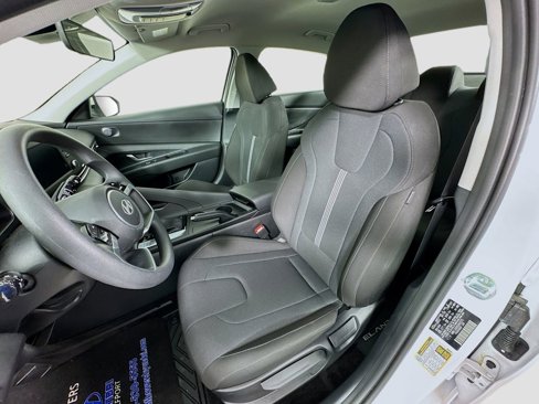Certified 2025 Hyundai Elantra SE image 20