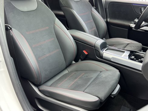 Used 2024 Mercedes-Benz EQB 300 4MATIC image 36