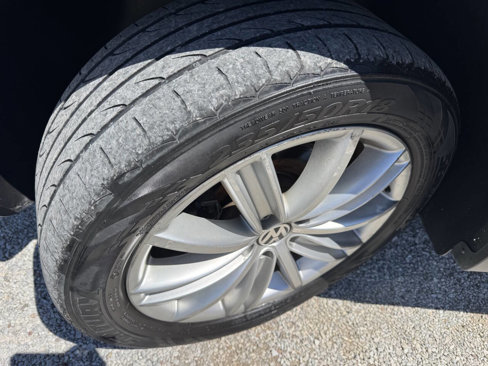 Used 2015 Volkswagen Tiguan SE image 17