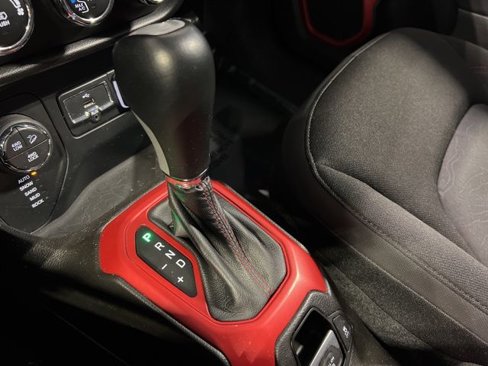 Used 2017 Jeep Renegade Trailhawk image 22