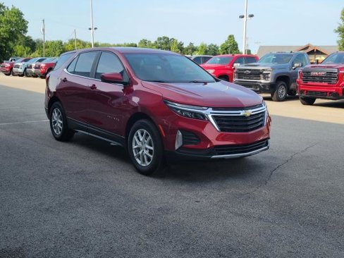Used 2023 Chevrolet Equinox LT image 2