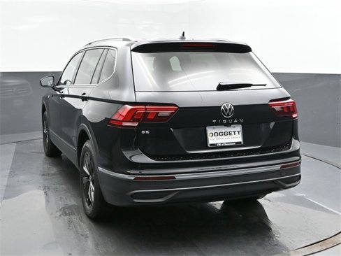 Used 2024 Volkswagen Tiguan SE image 8
