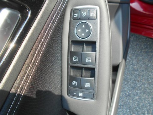 Used 2018 INFINITI QX30 image 10