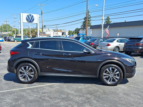 Used 2017 INFINITI QX30 Premium w/ Cargo Package image 8