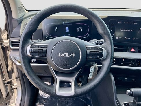 Used 2023 Kia Sportage LX image 11