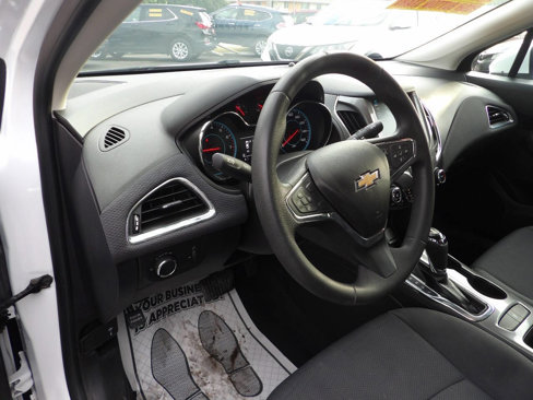 Used 2018 Chevrolet Cruze LT w/ Convenience Package image 6