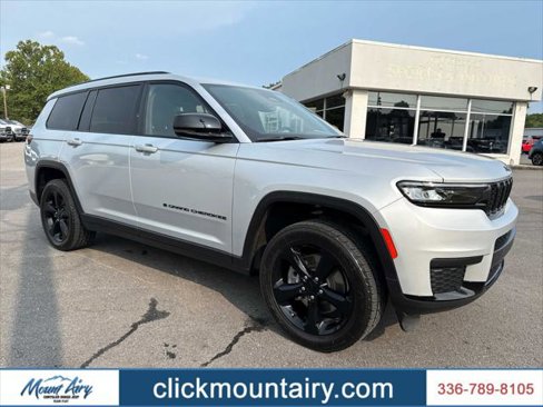 Certified 2022 Jeep Grand Cherokee L Laredo image 1