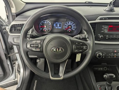 Used 2017 Kia Sorento L image 13