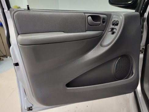 Used 2005 Dodge Grand Caravan SE w/ Popular Equipment Group I image 11