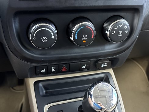 Used 2017 Jeep Patriot High Altitude image 19