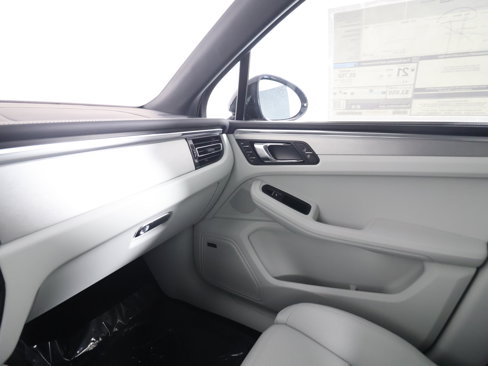 New 2025 Porsche Macan image 14