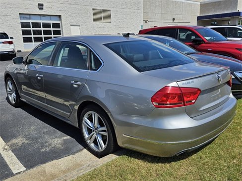 Used 2014 Volkswagen Passat TDI SEL Premium image 4