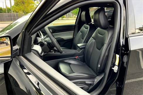 Used 2023 Jeep Compass Latitude image 24
