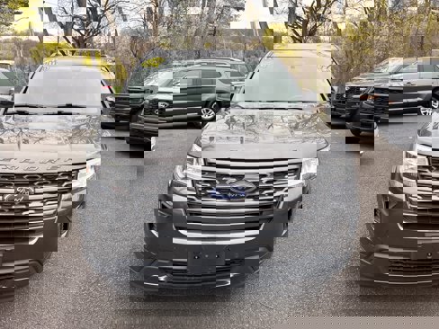 Used 2018 Ford Explorer XLT w/ Equipment Group 202A image 2