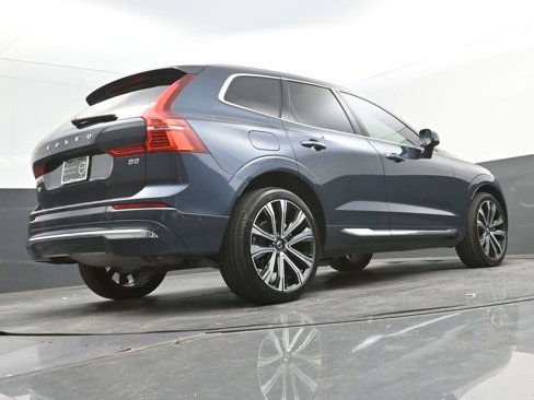 Certified 2023 Volvo XC60 B5 Ultimate w/ Climate Package image 29