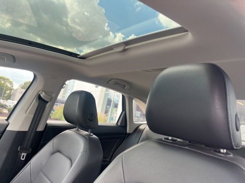 Certified 2021 Volkswagen Jetta SE image 34