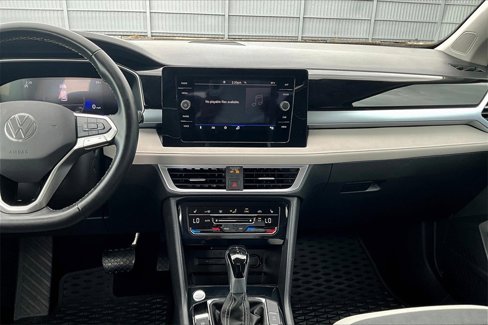 Certified 2025 Volkswagen Taos SE w/ Black Wheel Package image 19