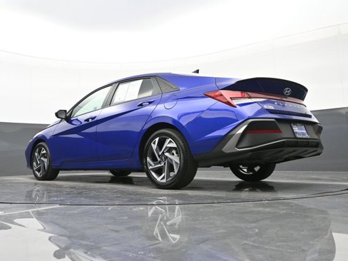 Certified 2025 Hyundai Elantra Sport image 40