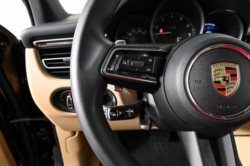 Used 2025 Porsche Macan image 10