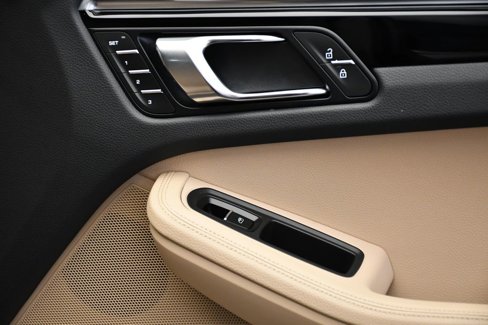 Used 2023 Porsche Macan Turbo image 47