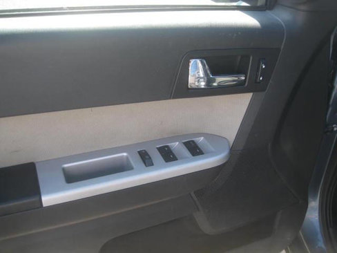 Used 2010 Mercury Mariner 4WD image 18