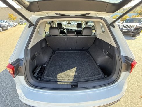 Certified 2022 Volkswagen Tiguan SE image 22