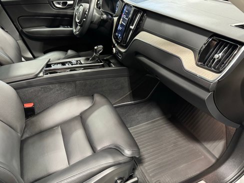 Used 2020 Volvo XC60 T6 Inscription w/ Protection Package image 33