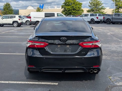 Used 2018 Toyota Camry L image 6