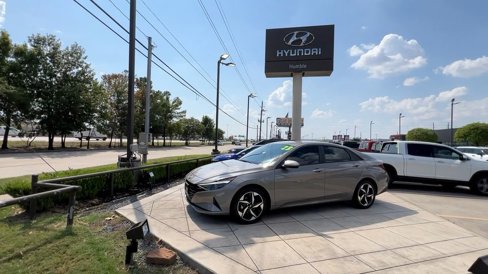 Used 2023 Hyundai Elantra SEL w/ Convenience Package image 6