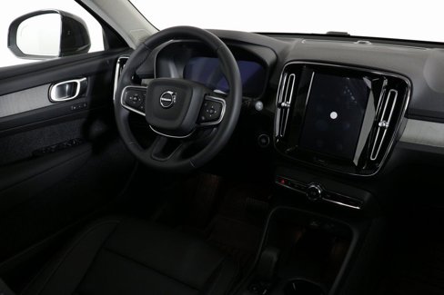 Used 2025 Volvo XC40 B5 Core w/ Protection Package Premier image 3
