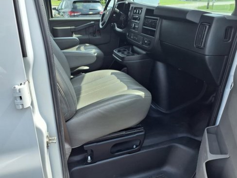 Used 2021 Chevrolet Express 3500 w/ Driver Convenience Package image 25