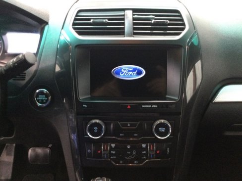 Used 2017 Ford Explorer XLT w/ Equipment Group 202A image 19