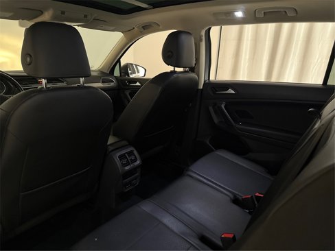 Used 2019 Volkswagen Tiguan SE w/ Panoramic Sunroof Package image 39