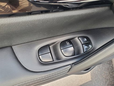 Used 2017 Nissan Rogue Sport SL w/ SL Premium Package image 17