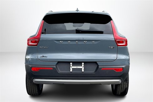 Used 2022 Volvo XC40 T5 Momentum image 6