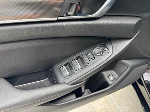Used 2019 Honda Accord Sport image 17