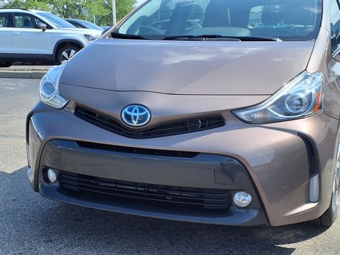 Used 2017 Toyota Prius V Five image 22