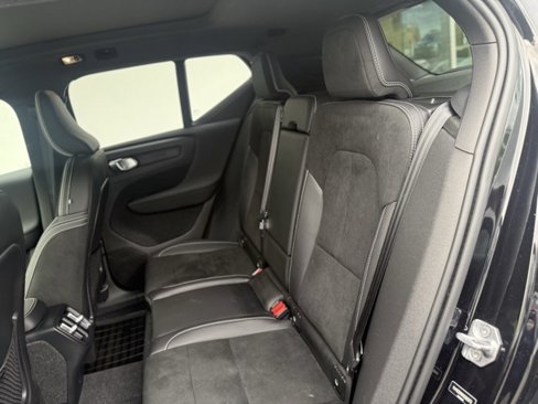 Used 2021 Volvo XC40 T5 R-Design w/ Climate Package image 11
