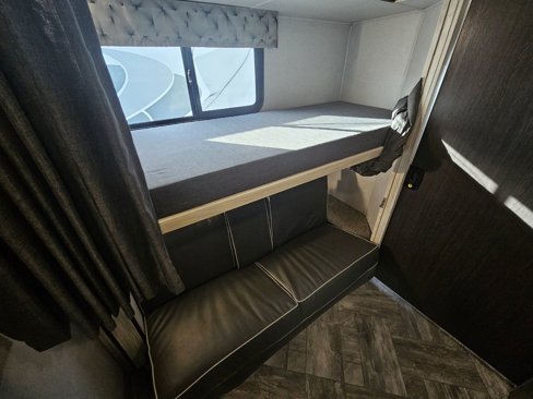 Used 2022 Ford E-450 and Econoline 450 Super Duty w/ Motorhome Prep Package image 25